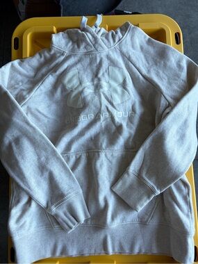 Under Armour Light Gray Women's Crewneck Sweatshirt with Logo